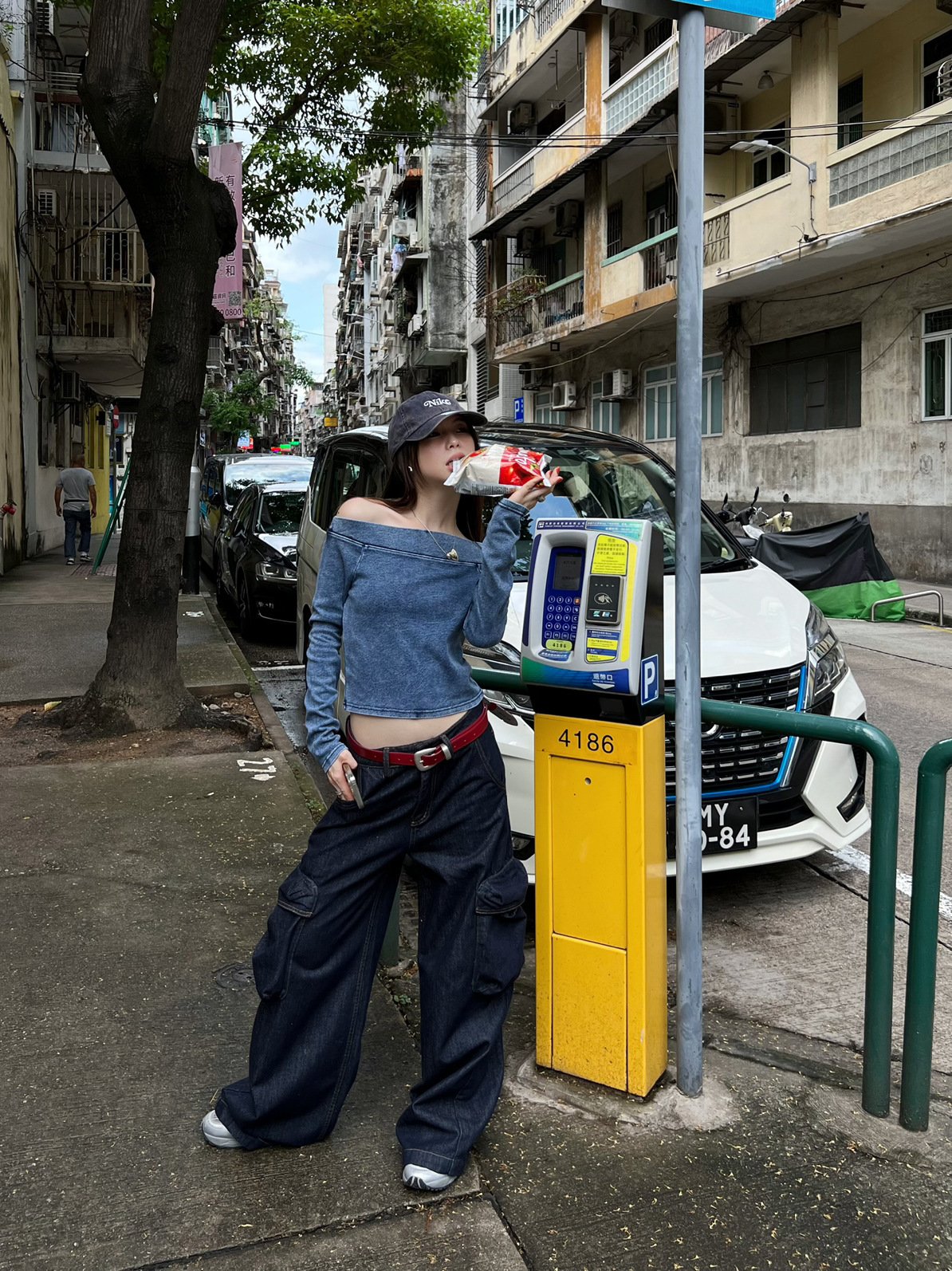 American-style Washed Vintage Off-shoulder Long-sleeved T-shirt - Image 8