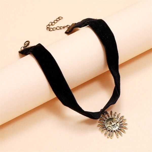 Chic Sunflower Fashion Clavicle Chain - Image 2
