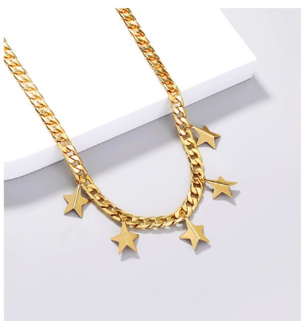 A Single-layered Exaggerated Star Necklace - Image 5
