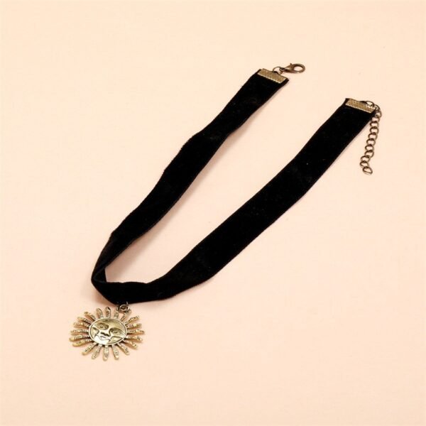 Chic Sunflower Fashion Clavicle Chain - Image 4