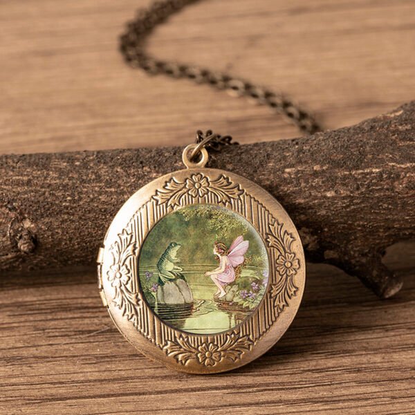 Vintage Cartoon Frog Angel Fairy Princess Glass Dome Photo Frame Locket Necklace