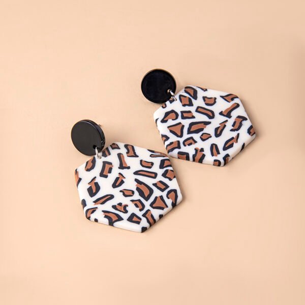 Vintage Hexagon Leopard Print Acrylic Pendant Earrings - Image 3