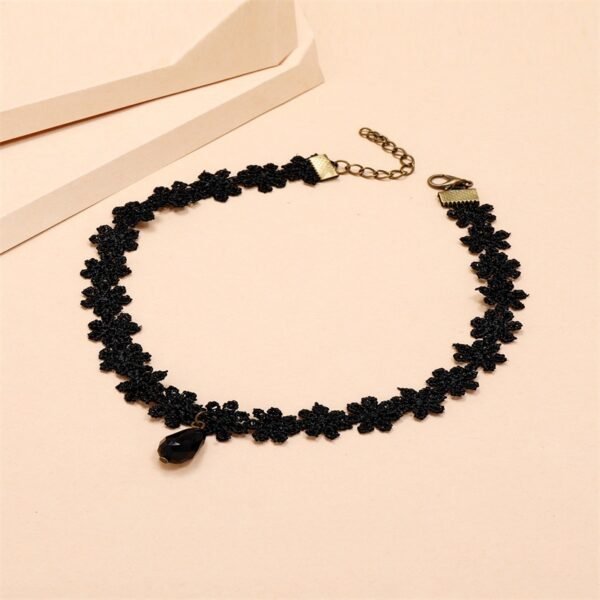 Vintage Velvet Lace Short Clavicle Chain - Image 2