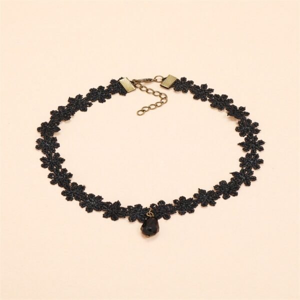 Vintage Velvet Lace Short Clavicle Chain - Image 4