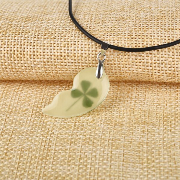 Clover Luminous Couple Necklaces Heart Shape Pendant Natural Dried Flower Glow In The Dark Jewelry - Image 6