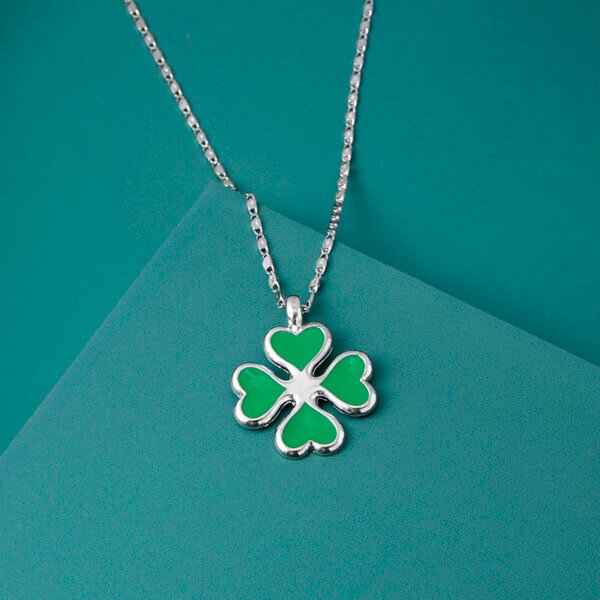 Anime Tokyo Revengers Hinata Tachibana Four Leaf Clover Pendant Necklace - Image 2