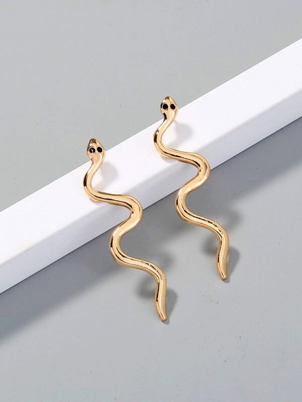 Trendy simple ins golden pop twisted snake metal earrings earrings - Image 6