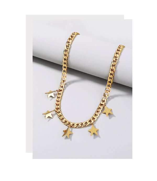 A Single-layered Exaggerated Star Necklace - Image 4