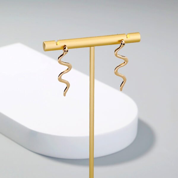 Trendy simple ins golden pop twisted snake metal earrings earrings - Image 3