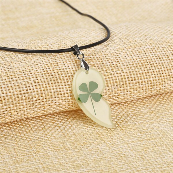 Clover Luminous Couple Necklaces Heart Shape Pendant Natural Dried Flower Glow In The Dark Jewelry - Image 7