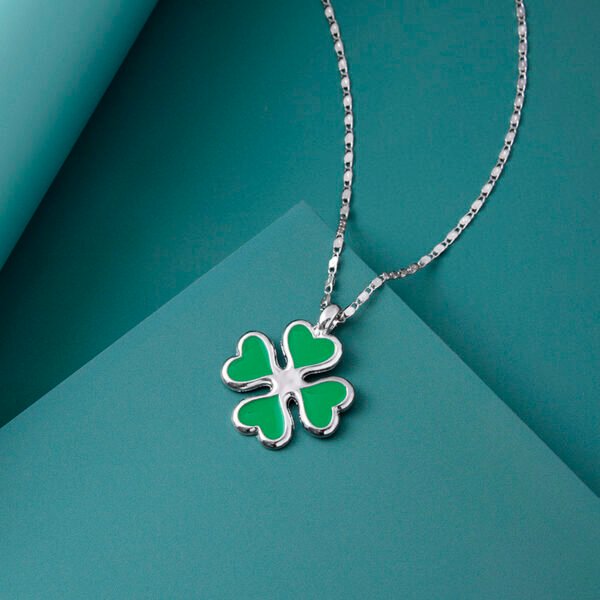 Anime Tokyo Revengers Hinata Tachibana Four Leaf Clover Pendant Necklace - Image 4